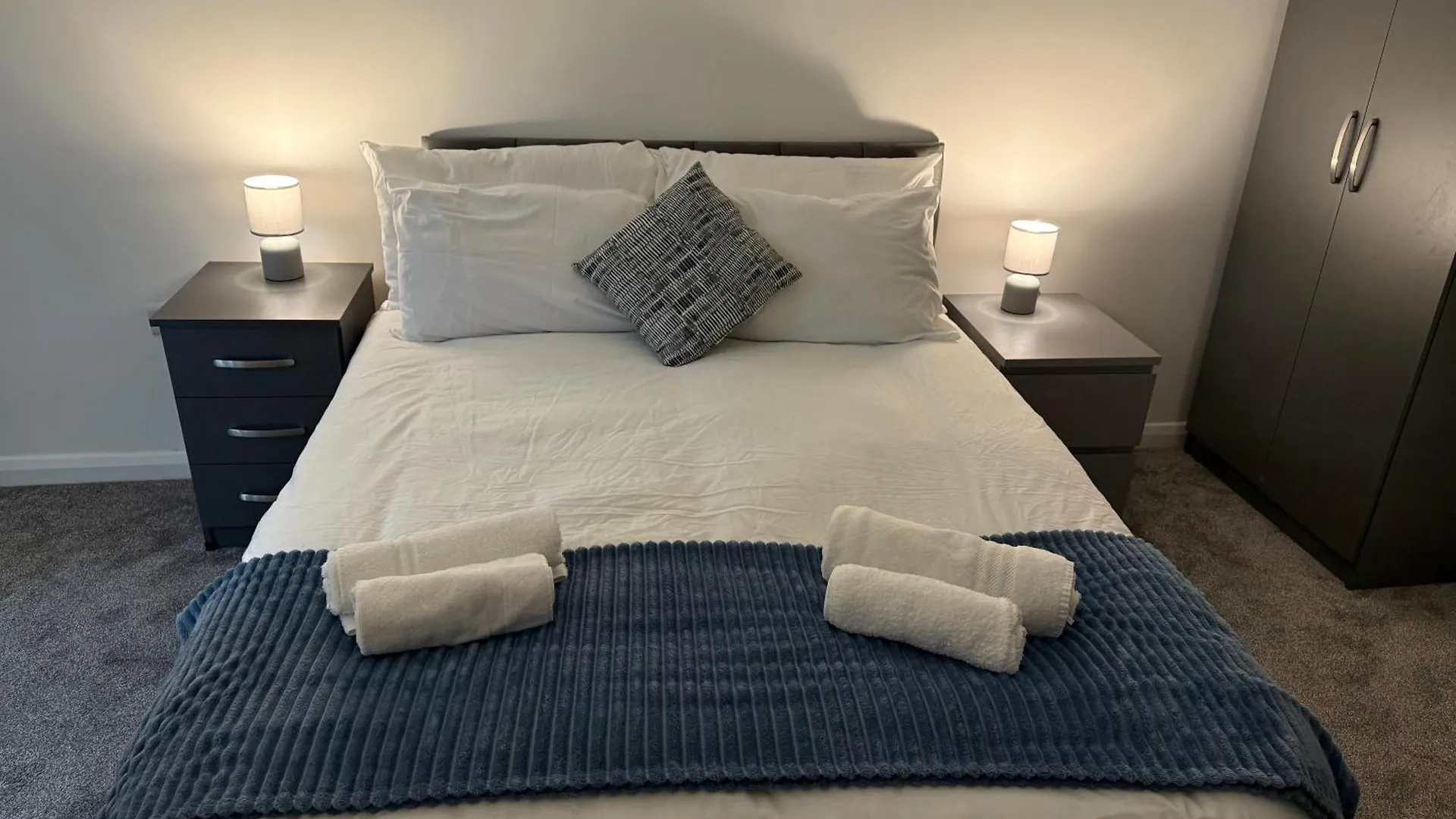 Apartment Modern - City Centre - 2Br Apt Belfast