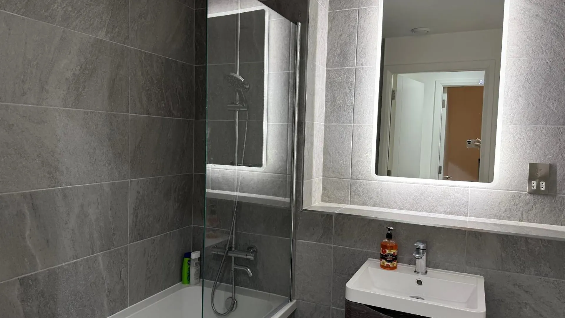 Modern - City Centre - 2Br Apt Belfast
