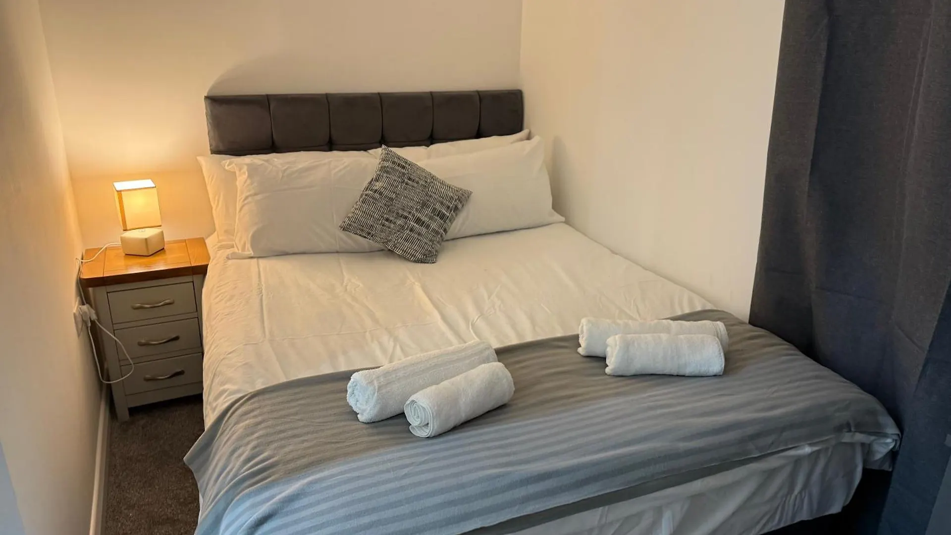 Modern - City Centre - 2Br Apt Belfast 0*,  United Kingdom