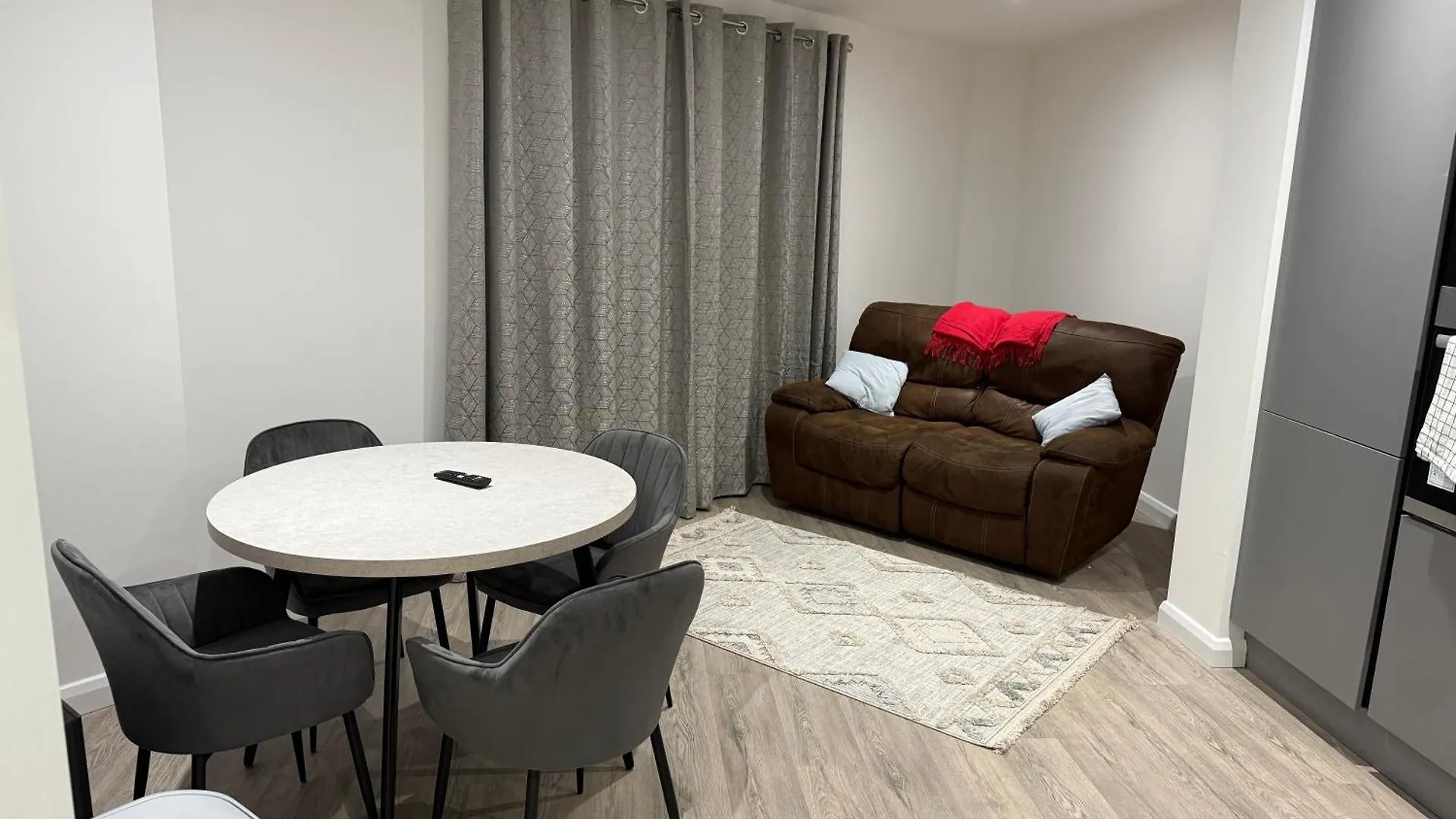 Modern - City Centre - 2Br Apt Belfast Apartment